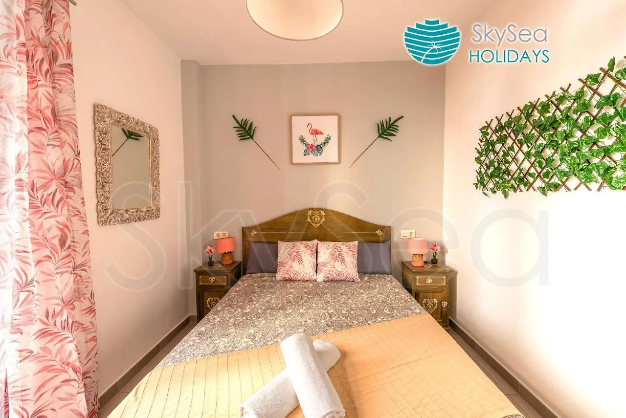 Skysea Holidays City Center Suites Málaga 0*,